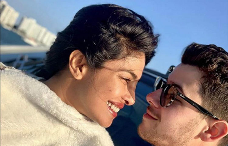 বিয়ের পর থেকেই প্রেম-রোমান্স আর মধুর সংসারের জন্য নিয়মিতই শিরোনামে আসেন এই দম্পতি।