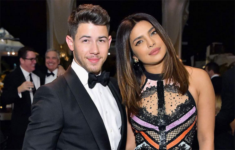 শোনা যাচ্ছে আলাদা হয়ে যাচ্ছেন প্রিয়াঙ্কা-নিক। ভেঙে যাচ্ছে তাদের সংসার।