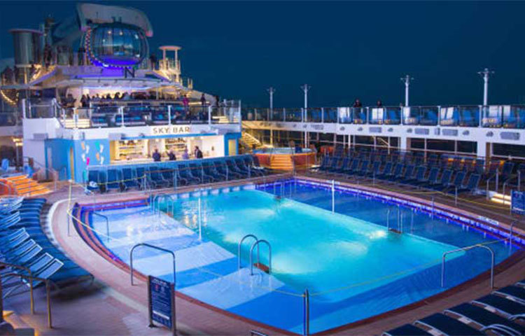 ‘কোয়ান্টাম অব দ্য সিস’-এই জাহাজটির নাম।