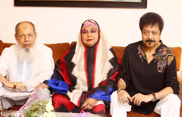 জনপ্রিয় সংগীতশিল্পী কুমার বিশ্বজিতের সঙ্গে শাহনাজ রহমতুল্লাহ।