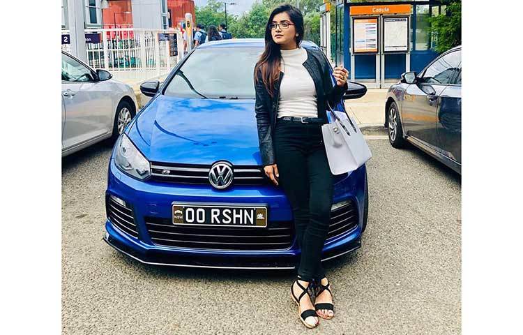 কালো পোষাকে তানজিন তিশা।