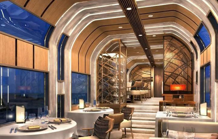 ২০১৭ সাল থেকে জাপানে চালু হয়েছে এই বিলাসবহুল ট্রেন সার্ভিসটি। এর নাম স্যুইট শিকি-শিমা। ১০টি ক্যারিজ ট্রেন নিয়ে এটি ৩৪ জন যাত্রী বহন করবে। এ আছে ডাইনিং রেস্টুরেন্ট, ব্যক্তিগত টয়লেটসহ দ্বিতল স্যুইট।