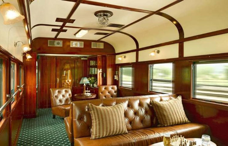 এই ট্রেনের কাঠের স্যুইটে আরামদায়ক পরিবেশ রয়েছে। ট্রেনটিতে কমন রুমে স্মার্টফোন ও ল্যাপটপ ব্যবহারের সুবিধা রয়েছে।