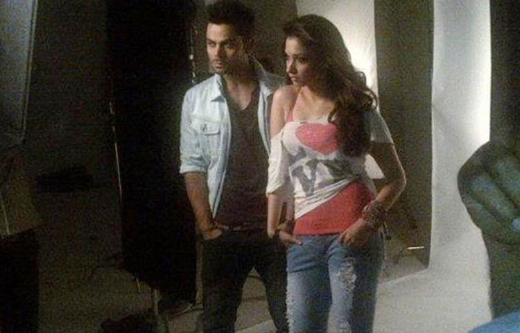 শেষ পর্যন্ত ছয় বছর পর মুখ খুললেন তমন্না। ভারতীয় দলের অধিনায়কের সঙ্গে তার সম্পর্কটা ঠিক কেমন ছিল, জানালেন তিনি।