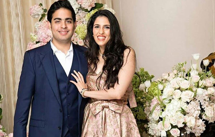 মুকেশ আম্বানীর ছেলে আকাশ আম্বানী এবার গাঁটছড়া বাঁধতে চলেছেন। তার পাত্রীর নাম শ্লোক মেহতা।