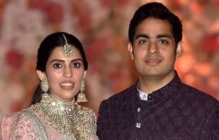 আম্বানী-মেহতা পরিবার এর আগে গোয়ায় একটি সেলিব্রেশনও করেছেন দুই পরিবারের শুভ অনুষ্ঠানের শুরুতে।