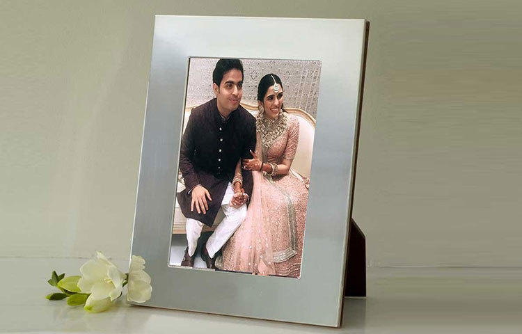 কখনও পারিবারিক বৃত্তে দু’জন। কখনও বা নিজস্ব পরিসরে কাটাচ্ছেন সময়। আম্বানী পুত্র আকাশ আম্বানী ও তার বান্ধবী শ্লোক মেটার এমনই কিছু অদেখা ছবি প্রকাশ্যে এল।