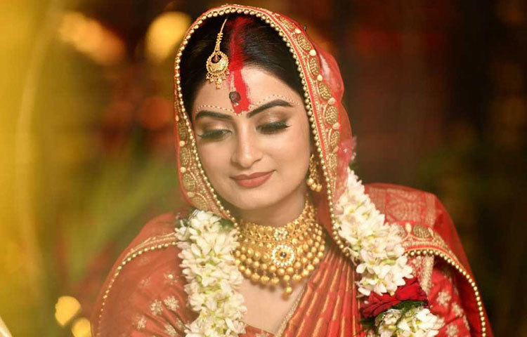 সোমবার গোধূলি লগ্নে নতুন জীবনে প্রবেশ করেছেন অভিনেত্রী অঙ্কিতা মজুমদার।