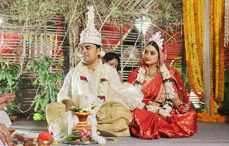 ২৮ জানুয়ারি কলকাতার একটি হোটেলের লনে বসেছিল বিয়ের আসর।