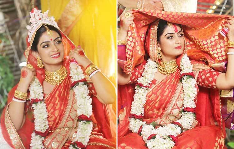 ডিজাইনার সব্যসাচী মুখোপাধ্যায়ের শাড়িতে সেজেছিলেন নববধূ।