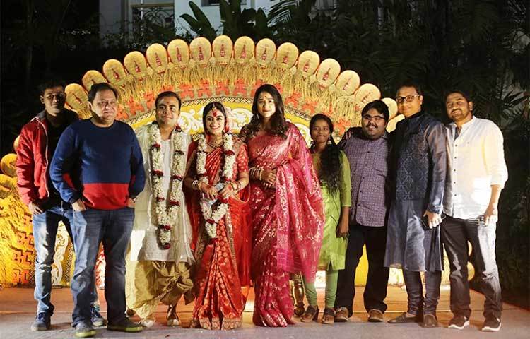 উপস্থিত ছিল টেলিপর্দায় অঙ্কিতার সাম্প্রতিকতম পরিবার, টিম ‘ভূমিকন্যা’।