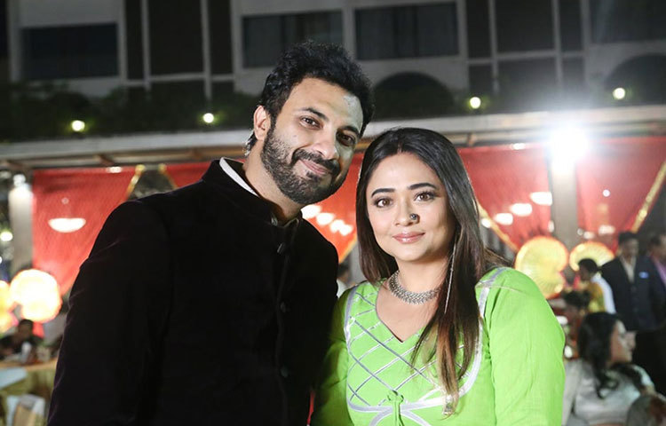 উপস্থিত ছিলেন সম্রাট মুখোপাধ্যায় ও রূপাঞ্জনা মিত্র।