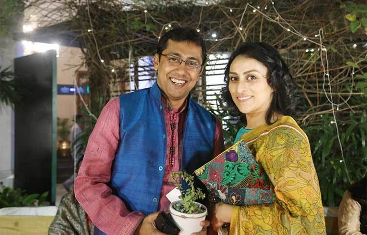 নিমন্ত্রণ রক্ষা করলেন শুভ্রজিৎ দত্ত ও তিতাস ভৌমিক।