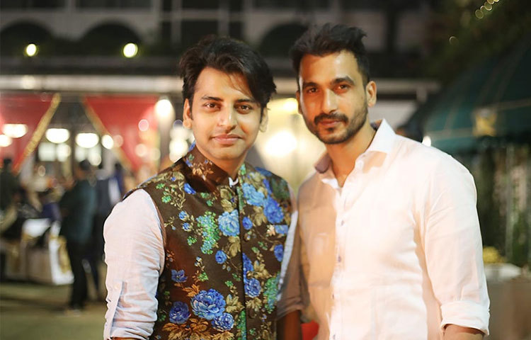 বাংলা বিনোদন জগতের দুই উদীয়মান তারকা প্রসূন ও আরিয়ানও এলেন বান্ধবীর বিয়ের অনুষ্ঠানে।