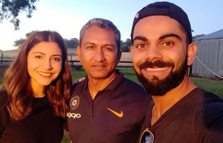 অনুশকাও জিরোর শুটিং শেষ করে আপাতত বিরাটের সঙ্গেই রয়েছেন।