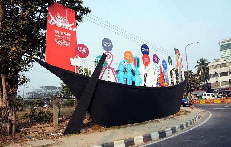 বিজয় সমাবেশ উপলক্ষে রাজধানীর বিভিন্ন গুরুত্বপূর্ণ সড়ক সাজানো হয়েছে। ছবি : বিপ্লব দিক্ষিৎ