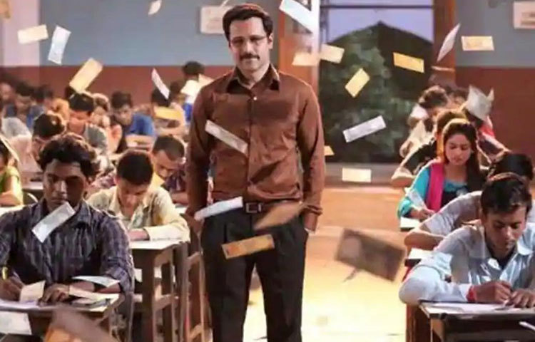 চিট ইন্ডিয়া : সৌমিক সেন পরিচালিত ছবিটি মুক্তি পাওয়ার কথা এ বছরেই। ইমরান হাসমি, শ্রেয়া ধন্বন্তরি অভিনীত ছবিটি ঘিরে বিতর্ক তৈরি হয়েছে মুক্তি পাওয়ার আগেই।