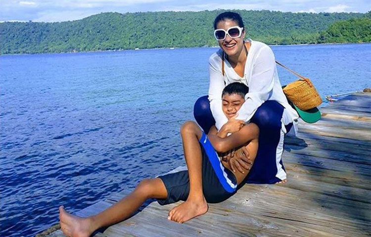 কাজল তার ছেলেকে নিয়ে ছুটি কাটাতে ব্যস্ত নতুন বছরে।