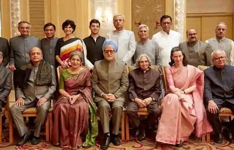 অ্যাক্সিডেন্টাল প্রাইম মিনিস্টার : অনুপম খের অভিনীত ছবিটি প্রাক্তন প্রধানমন্ত্রী মনমোহন সিংয়ের আমল নিয়ে। ১১ জানুয়ারি শুক্রবার মুক্তি পেয়েছে।