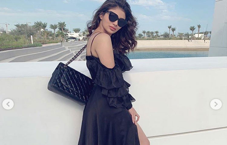 দুবাই বেড়াতে গিয়ে তার মন ভরে গিয়েছে, এমনটাই জানিয়েছেন অভিনেত্রী। সেখানকার সূর্যোদয় ও সূর্যাস্ত মিস করছেন, বলেছেন এমনটাও।