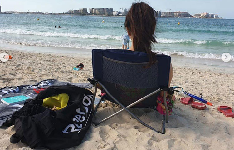 মৌনি লিখেছেন, আরও একটু বেশি করে বাঁচার কথা যেন সবাই শিখতে পারেন। আরও বেশি কাজ করা আর পরিবারের প্রতি যত্ন নেওয়া, বন্ধুদের ভালোবাসাটাই আসল।