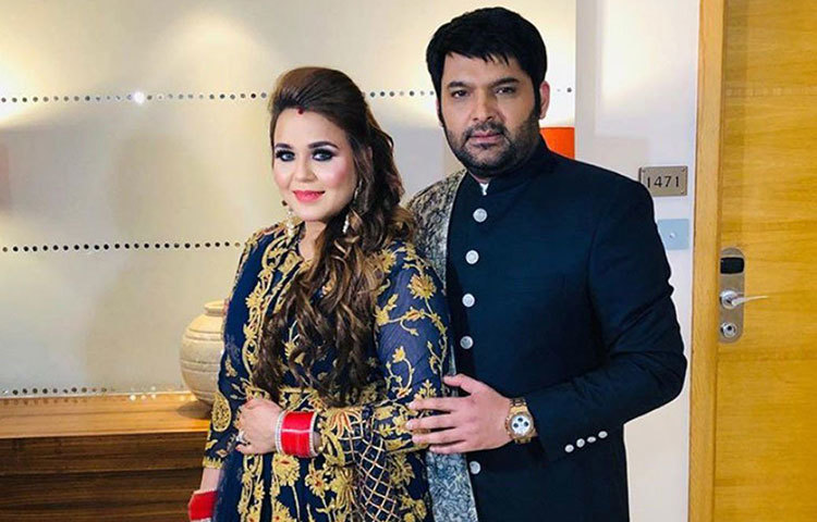 তিনি বলেন, প্রতিটি দিনই প্রেমের। তাই যে কোনো একটা দিন কখনো প্রেমের দিন হতে পারে না। বলিউড সূত্রে খবর,- এই কাপল এবার বিশেষ ক্যান্ডল লাইট ডিনারে যেতে পারেন।