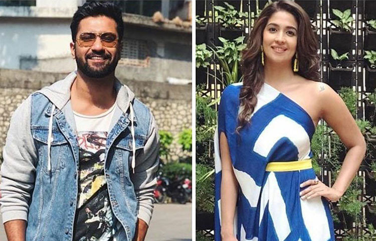 সম্প্রতি সাত পাকে বাঁধা পড়েছেন কপিল শর্মা ও গিন্নি ছত্রথ। কপিল মজা করে বলেই দিয়েছেন, বিয়ের আগে হলে ভাবতাম, এখন তো প্রিয়জন সঙ্গেই রয়েছি।