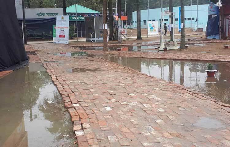 বইমেলার অনেক স্থানে বৃষ্টির পানি আটকে গেছে।
