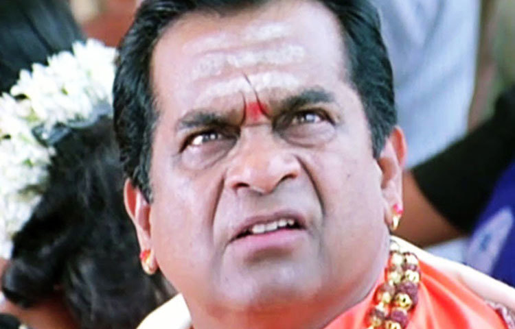 তবে অনেকবার বিতর্কে নাম জড়িয়েছে এই অভিনেতার। অভিনেত্রী অনুশকা শেটি সম্পর্কে এক বার মন্তব্য করেন, ‘হট জালেবি যা সকলেই খেতে চায়।’ অনুশকা তো বটেই, প্রতিবাদে পর গর্জে উঠেছিলেন অনেকেই।