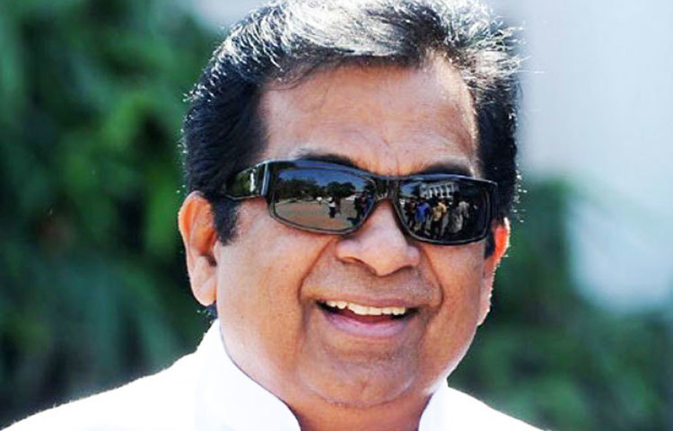 এই মুহূর্তে প্রায় ৩৬০ কোটি টাকার মালিক ব্রহ্মানন্দম। নামীদামি প্রায় সবরকমের গাড়িই রয়েছে অভিনেতার গ্যারেজে। অডি আর এইট, অডি কিউ সেভেন, মার্সিডিজ বেঞ্জ প্রায় সব গাড়িই রয়েছে ব্রহ্মানন্দের।