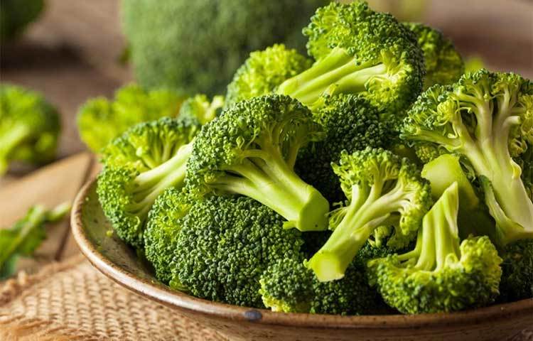ব্রকোলি : শীতে ব্রকোলি বাজারে পর্যাপ্ত পরিমাণে পাওয়া যায়। কোলন, প্রস্টেট ও ব্রেস্ট ক্যানসারের আগাম দাওয়াই ব্রকোলি।