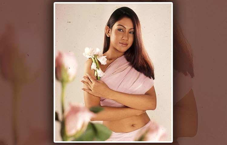 এক দশকের বেশি সময় ছোট পর্দা কাঁপিয়েছেন চান্দ্রেয়ী ঘোষ আজও তার লাবণ্যময় উপস্থিতি বহু দর্শকের মন ছুঁয়ে যায়। কেমন ছিলেন সদ্য যুবতী চান্দ্রেয়ী, দেখে নিন ছবিতে।