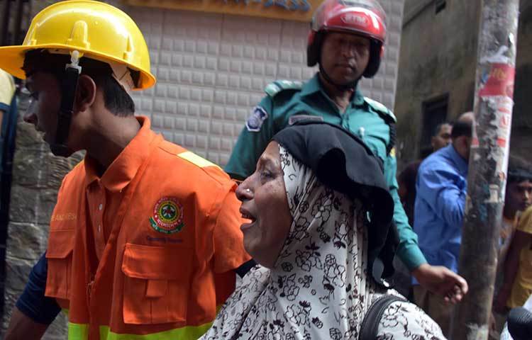 স্বজন হারানো আহাজারি করছেন এক নারী। ছবি: বিপ্লব দিক্ষিৎ