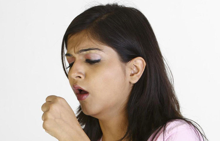 আবহাওয়ার এই পরিবর্তনে অসুস্থ হয়ে পড়েছন অনেকেই। সর্দি-কাশি, নাক বন্ধ এবং জ্বরে কাবু বহু মানুষ। তাই বলে হুট করে ওষুধ খাবেন না। বরং চকোলেট খান। অনেক ভালো কাজ দেবে বলে দাবি করেছেন চিকিৎসকরা।