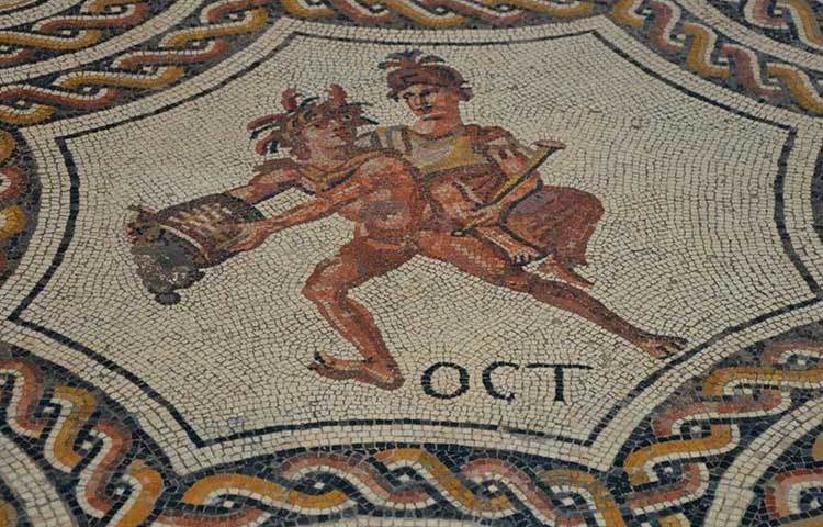 ল্যাটিন ‘অক্টো’ মানে আট আর ‘বার’ শব্দটি বিশেষণ হয়ে সাফিক্স হিসেবে ব্যবহার হয়েছে। ‘অক্টো’ শব্দটির অর্থ অষ্টম কিন্তু জুলিয়ান এবং গ্রেগরিয়ান ক্যালেন্ডারে অক্টোবর হচ্ছে দশম মাস।