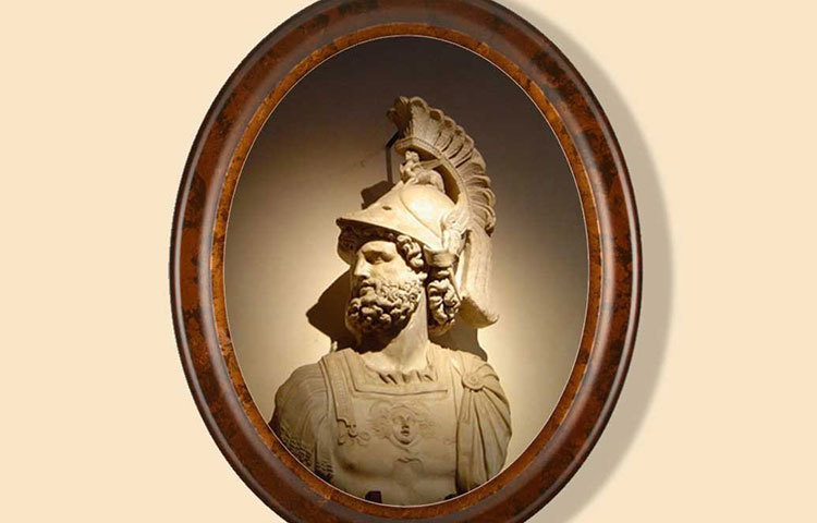 রোমান যুদ্ধের দেবতা ‘মার্স’কে শ্রদ্ধা জানাতে তার নাম অনুসারে এই মাসের নামকরণ। প্রাচীন রোমানরা বিপক্ষকে বাধ্য করতেন যাতে সমস্ত যুদ্ধ মার্চ মাসে বন্ধ থাকে। এর কারণ, সেই সময় মার্চ ছিল নতুন বছরের প্রথম মাস ও উৎসবের মাস।