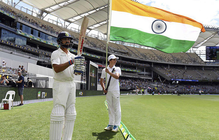 টেস্ট সিরিজেও অধিনায়ক বিরাটের ভূমিকা প্রশংসাযোগ্য। মাঝে দক্ষিণ আফ্রিকা এবং ইংল্যান্ডের বিরুদ্ধে সিরিজ হারলেও, বাকি সব ক্ষেত্রেই সিরিজ দখলে রেখেছে ভারত। এক্ষেত্রেও উজ্জ্বল অধিনায়ক বিরাট।