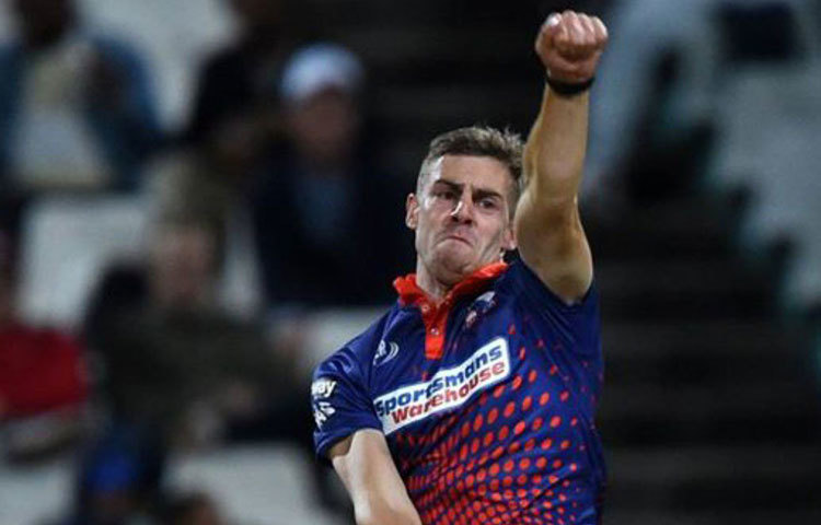 অ্যানরিচ নর্তিয়ে : আসন্ন আইপিএলে দক্ষিণ আফ্রিকার পেসার অ্যানরিচ নর্তিয়েকে ২০ লাখ টাকায় দলে নিয়েছে কলকাতা। বোলিংয়ে বিকল্প বাছতে সুবিধা হবে বলেই অ্যানরিচকে দলে নেওয়া বলে মত বিশেষজ্ঞদের।