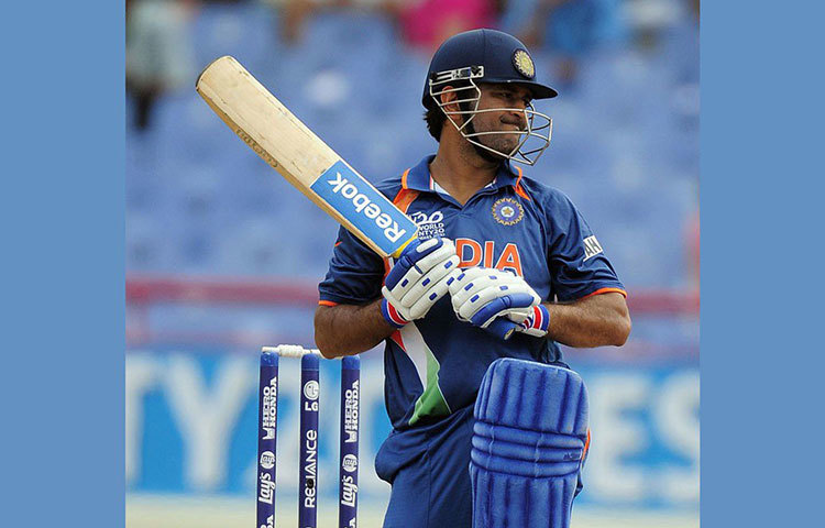 ধোনি আইপিএলে ভালো খেলেছেন যদিও। তবে একদিনের ম্যাচে জাতীয় দলের হয়ে একেবারেই সফল নন। যদিও ২০১৯ সালের বিশ্বকাপে প্রাক্তন বিশ্বকাপারের অভিজ্ঞতাকে কাজে লাগাতে চাইবেন হয়ত নির্বাচকরা।