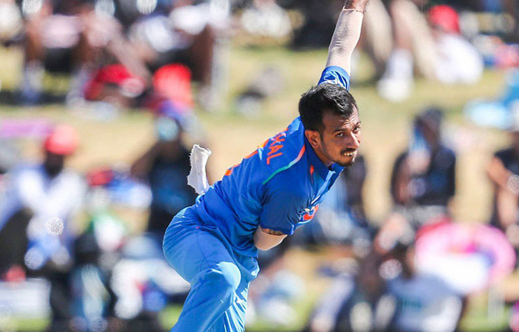 যুজবেন্দ্র চহাল : কুলদীপের মতোই চহালের স্পিন কিউইদের রীতিমতো আতঙ্কের কারণ হয়ে উঠেছে। বিশ্ব ক্রিকেটে অন্যতম বিস্ময় চহাল। কুল-চা জুটিকে ঘিরে করে অনেক আশা ভারতের।