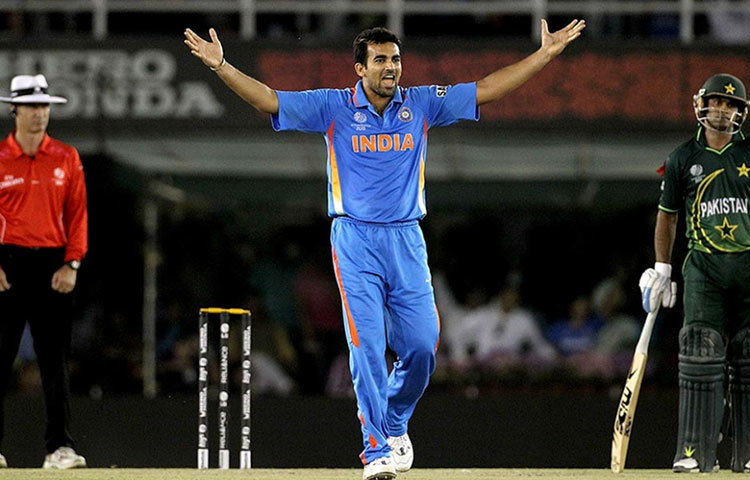 জহির খান : ভারতীয় বোলিং-এ নতুন অধ্যায় যোগ করেছিলেন এই বোলার। কিন্তু, ২০১৫ সালেই তিনি অবসর নেন ক্রিকেট থেকে।