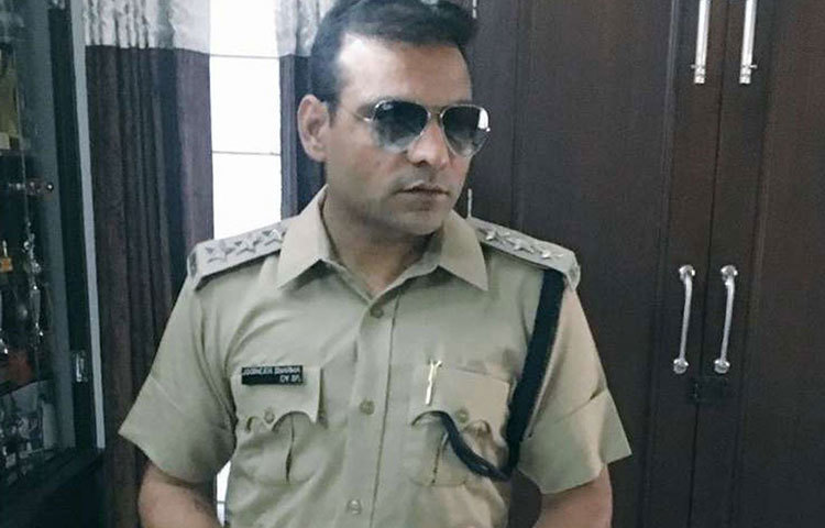 যোগিন্দর শর্মা ২ বলে ৫ রানে অপরাজিত ছিলেন বাংলাদেশের বিরুদ্ধে ওই ম্যাচে। বর্তমানে হরিয়ানা পুলিশের ডেপুটি সুপারিনটেনডেন্ট যোগিন্দর। দেশের হয়ে খুব বেশি ম্যাচ খেলেননি তিনি। ২০১২ সালের আন্তর্জাতিক টি-টোয়েন্টিতে জরুরি ম্যাচে তিনি আউট করেন পাক ক্রিকেটার মিসবা উল হককে। হরিয়ানার হয়ে খেলেছেন নিয়মিত। রঞ্জি ট্রফিতেও অংশ নিয়েছেন।