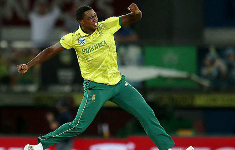 লুঙ্গি এনগিডি: দক্ষিণ আফ্রিকার বিস্ময় সৃষ্টিকারী বোলারটি চেন্নাইয়ের তুরুপের তাস হতে পারেন। গত বছর সাতটি ম্যাচ খেলেছিলেন, পেয়েছিলেন ১১টি উইকেট। এবার তার দিকে বিশেষ নজর থাকবে।