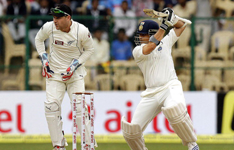 শচীন টেন্ডুলকার : বেশি দিন দলকে নেতৃত্ব দেননি। যে কয়দিন নেতৃত্ব দিয়েছেন, তার মধ্যে বিদেশে ১৩টি ম্যাচ খেলেছে ভারত।