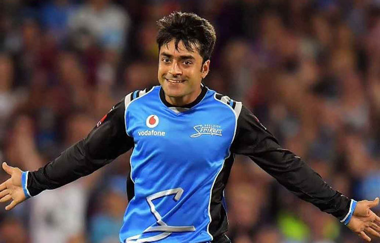 প্রথমেই রয়েছেন আফগানিস্তানের স্পিনার রশিদ খান। ৪৪টি ম্যাচে ১০০ উইকেটের মাইলস্টোন স্পর্শ করেন তিনি। শততম উইকেটটি পান ২০১৮ সালের ২৫ মার্চ, ওয়েস্ট ইন্ডিজের বিরুদ্ধে হারারেতে।