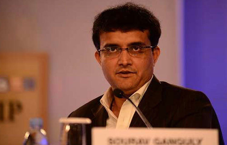 ২০০৪ সালের ২৩ ডিসেম্বর চট্টগ্রামে বাংলাদেশের বিরুদ্ধে একদিনের ম্যাচে ডেবিউ হয় ধোনির। সেই ম্যাচে ওপেনার ছিলেন সৌরভ গাঙ্গুলি। দলের অধিনায়কও ছিলেন তিনি। শূন্য রানে প্যাভিলিয়নে ফেরেন সৌরভ। বর্তমানে বেঙ্গল ক্রিকেট অ্যাসোসিয়েশনের প্রেসিডেন্ট সৌরভ। আইএসএলের অন্যতম দল এটিকে-র একজন অন্যতম মালিকও তিনি।