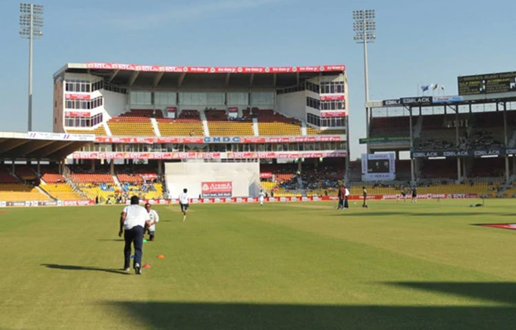 কাজ শুরু হয়েছে। তবে স্টেডিয়াম নতুন করে গঠনের কাজ এখনও অনেকটা বাকি। সম্পূর্ণ কাজ শেষ হতে এখনও বেশ কিছুদিন সময় লাগবে। তবে কাজ চলছে পুরোদমে।