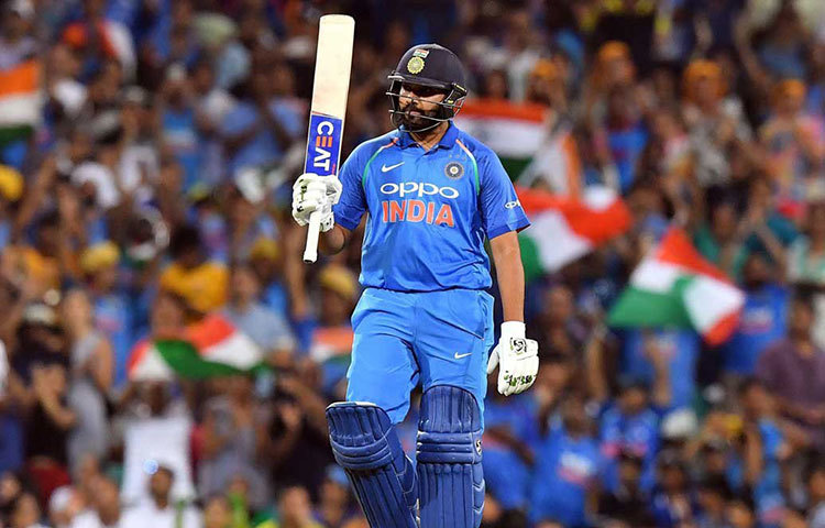 রোহিত শর্মা : বিরাট কোহলি না থাকায় দলের নেতৃত্বে রয়েছেন রোহিত। চলতি সফরে ভালই ফর্মে রয়েছেন। যদিও হ্যামিলটনে ২০০তম ওয়ান ডে দুঃস্বপ্নের কেটেছে হিটম্যানের।