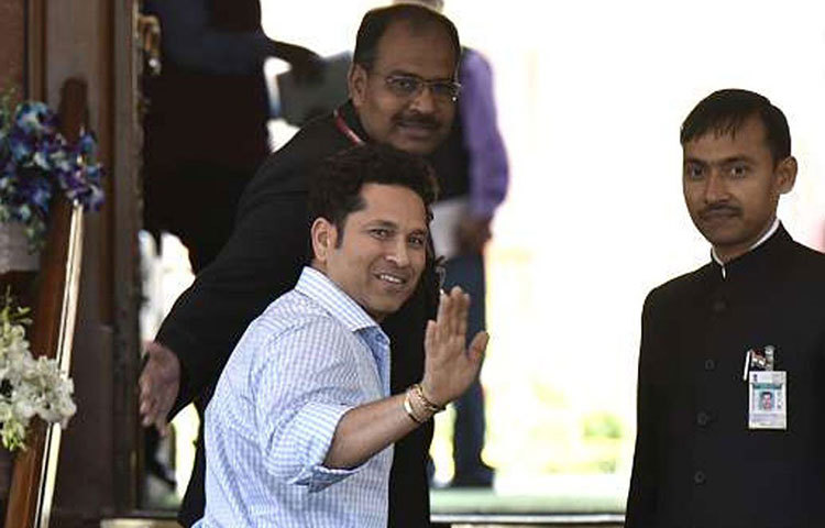 সৌরভের সঙ্গে সে দিন ওপেন করেন শচীন রমেশ টেন্ডুলকার। শচীন ৩২ বলে ১৯ রানে আউট হন সেই ম্যাচে। বর্তমানে বেশ কিছু ব্র্যান্ডের অ্যাম্বাসাডর, শচীন ভারতের রাজ্যসভার সাংসদও। আইএসএলে কেরল ব্লাস্টার্সের মালিকও তিনি। ২০১৮ সালে অল স্টার্স টি-টোয়েন্টি টুর্নামেন্টের আয়োজন করেন শেন ওয়ার্নের সঙ্গে।