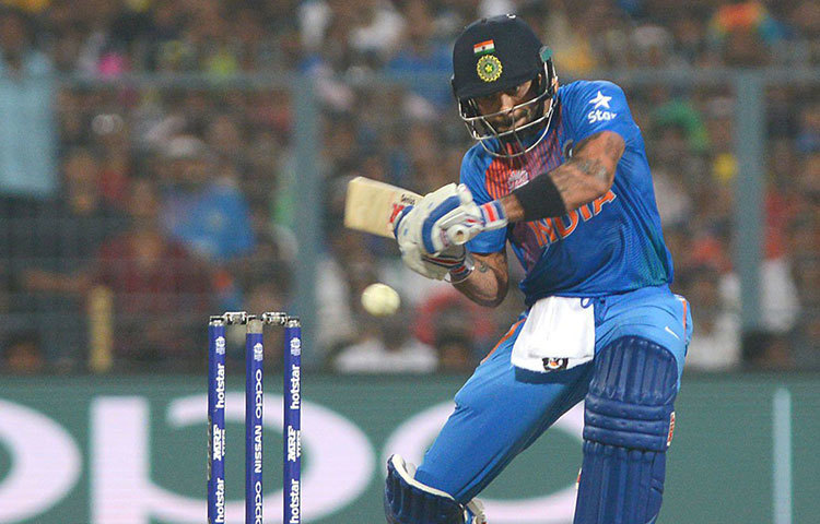 টেস্ট, একদিনের ম্যাচে গড় ৫০-এর বেশি। পিছিয়ে নেই টি-টোয়েন্টিতেও। ৪৯-এর বেশি গড় সেখানেও। বিশ্বের আর কোনও ব্যাটসম্যানের এমন রেকর্ড নেই।